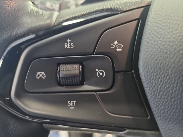 Used 2023 Chevrolet Bolt EUV LT w/ Convenience Package FWD image 17