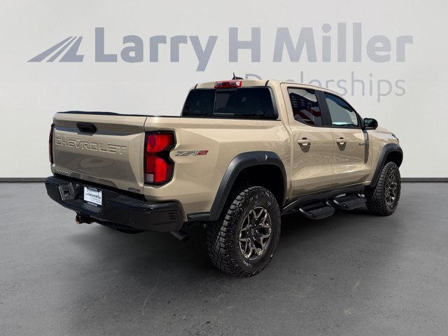 Used 2024 Chevrolet Colorado ZR2 w/ Technology Package AWD/4WD image 5