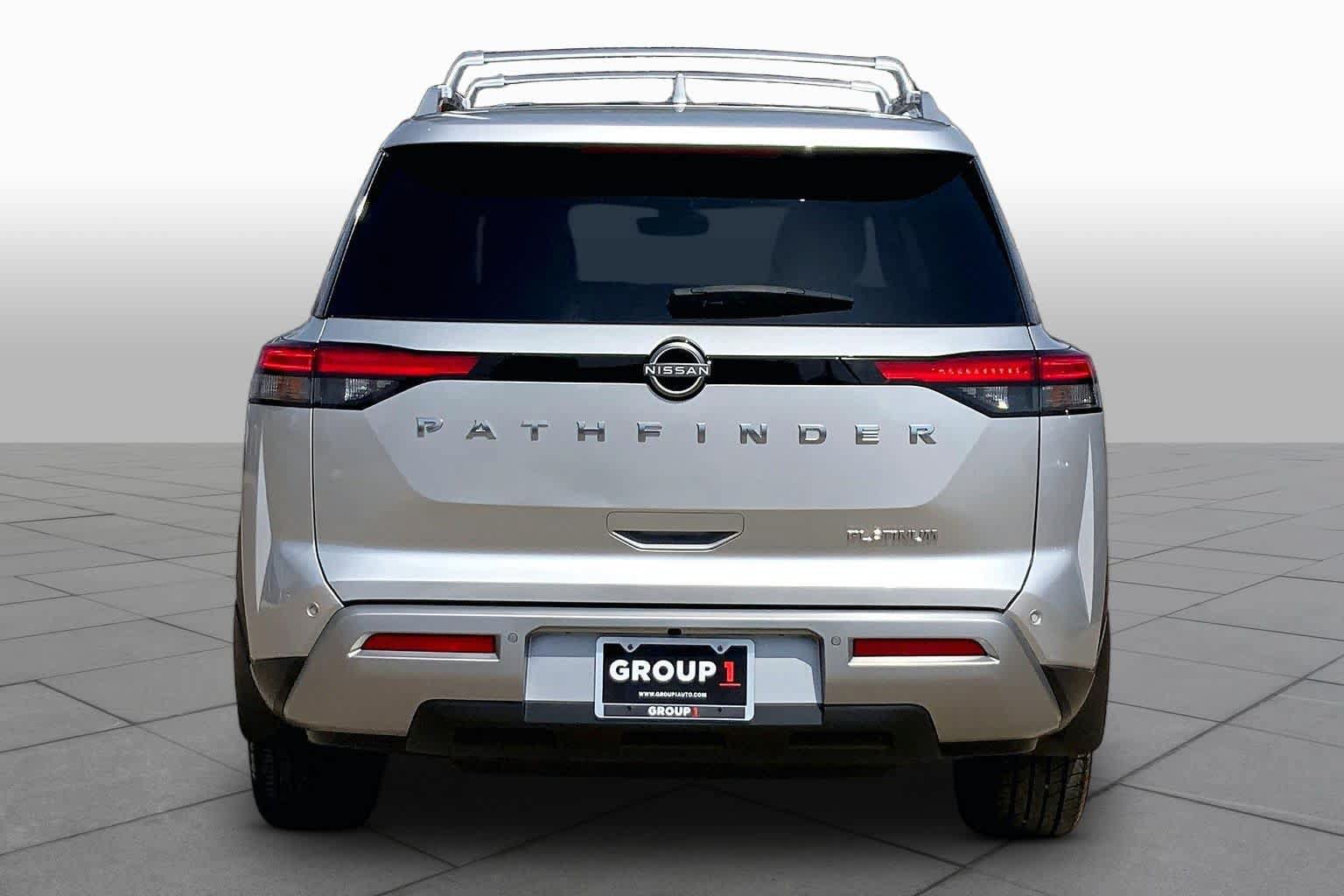 Used 2024 Nissan Pathfinder Platinum FWD image 5