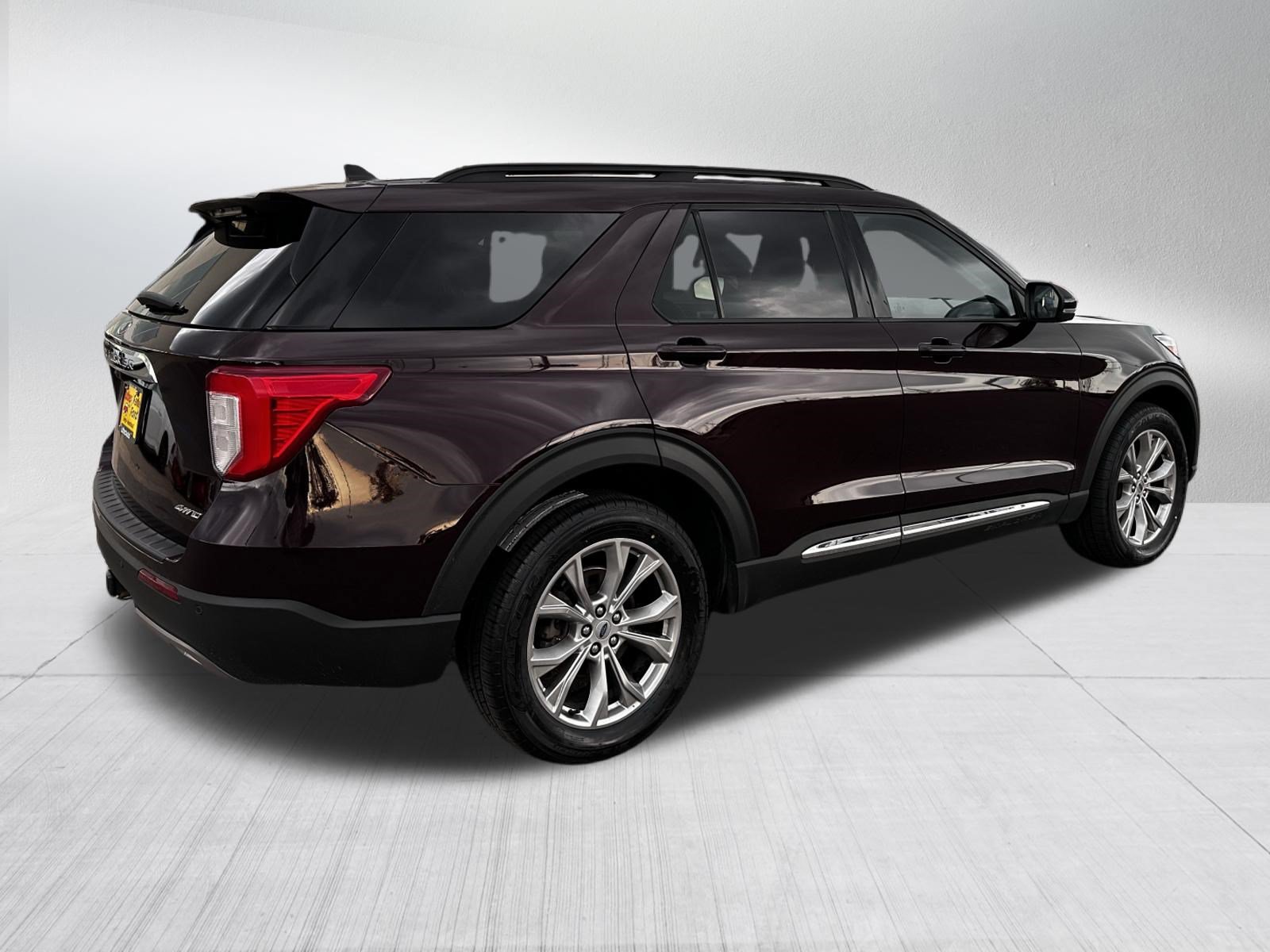 Certified 2023 Ford Explorer XLT w/ Equipment Group 202A AWD/4WD image 7
