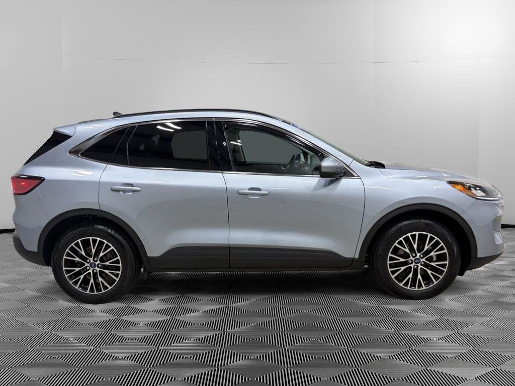 Certified 2022 Ford Escape Titanium w/ Class II Trailer Tow Package FWD image 3