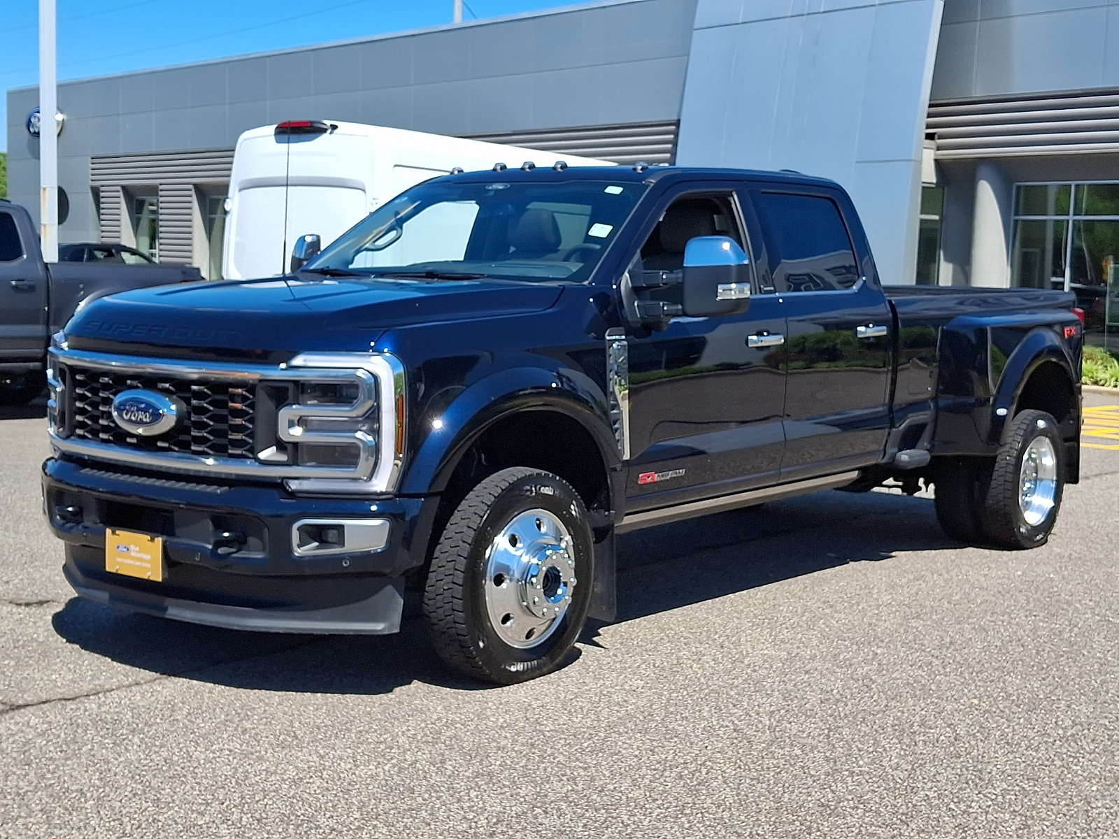 Certified 2025 Ford F450 Platinum w/ Platinum Plus Package AWD/4WD image 5