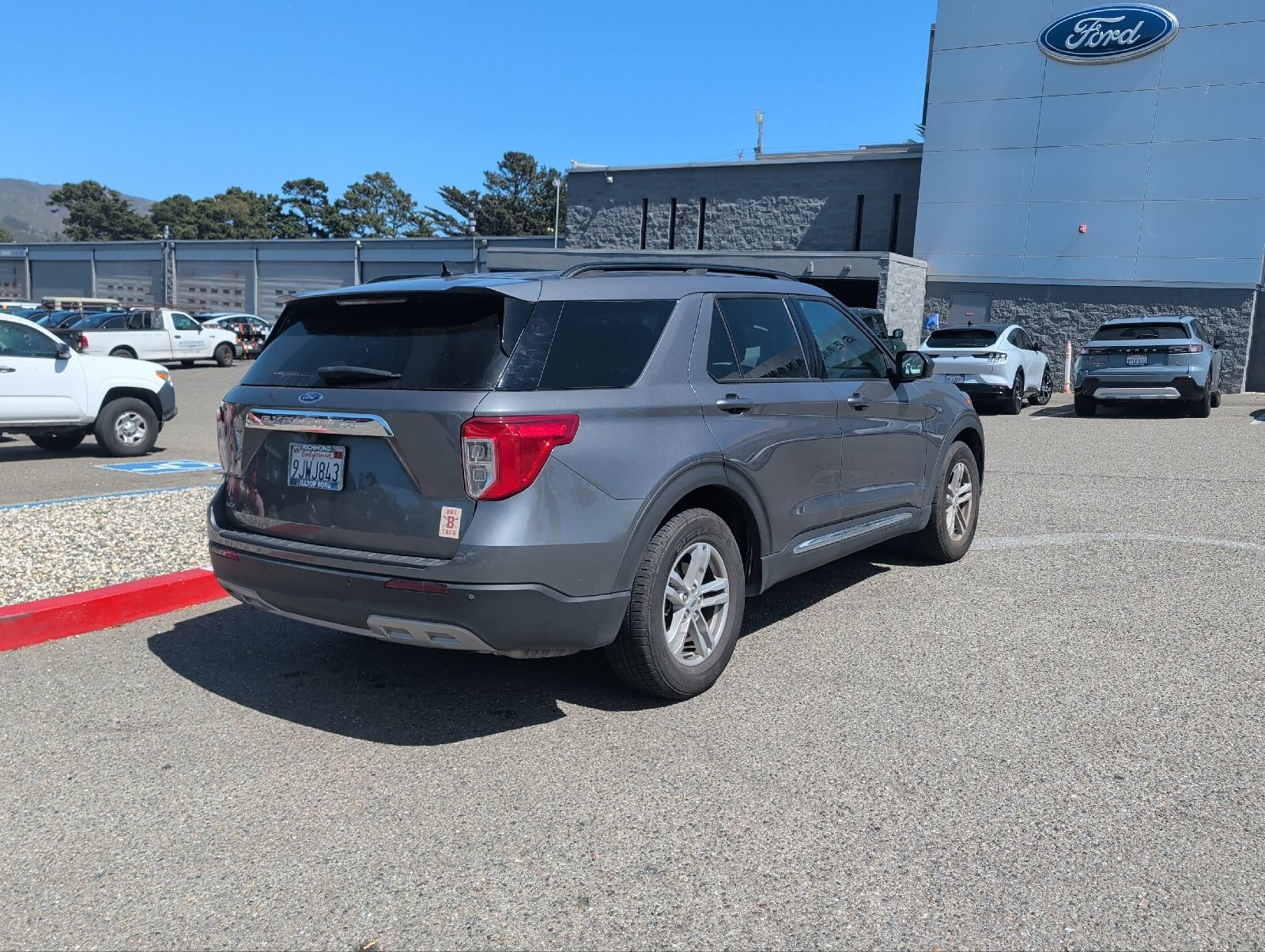 Certified 2023 Ford Explorer XLT w/ Equipment Group 202A RWD image 9