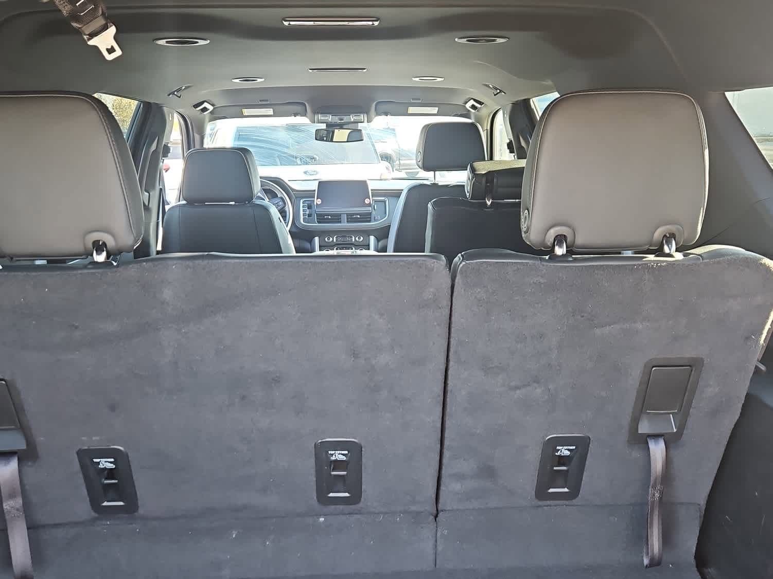 Used 2024 GMC Yukon XL SLT image 9