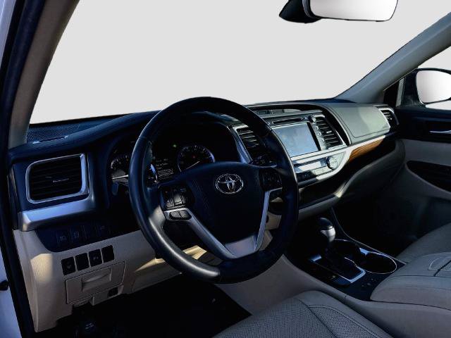 Used 2019 Toyota Highlander Limited AWD/4WD image 9