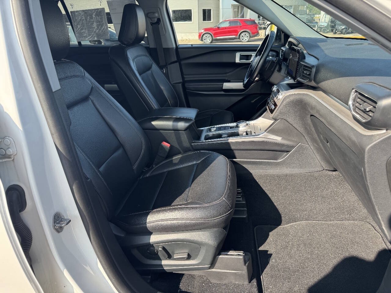 Certified 2020 Ford Explorer XLT w/ Equipment Group 202A AWD/4WD image 35