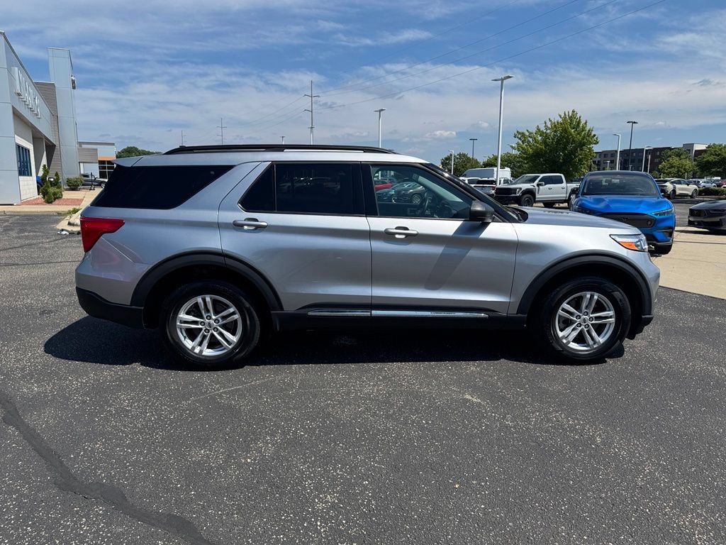 Certified 2024 Ford Explorer XLT w/ Equipment Group 202A AWD/4WD image 2