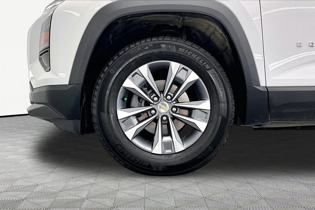 Used 2026 Chevrolet Equinox LT AWD/4WD image 9
