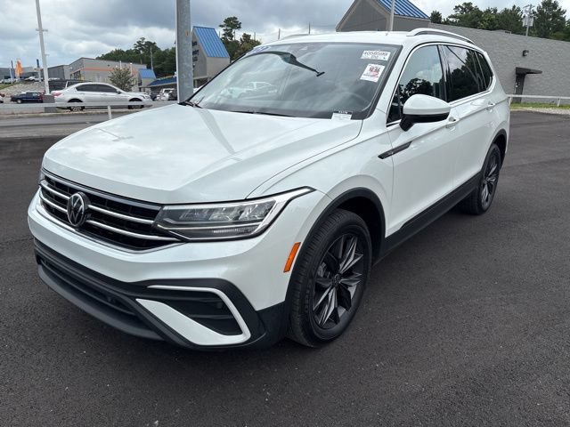 Used 2023 Volkswagen Tiguan SE FWD image 3