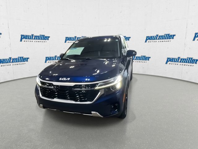 Used 2024 Kia Seltos EX AWD/4WD image 2