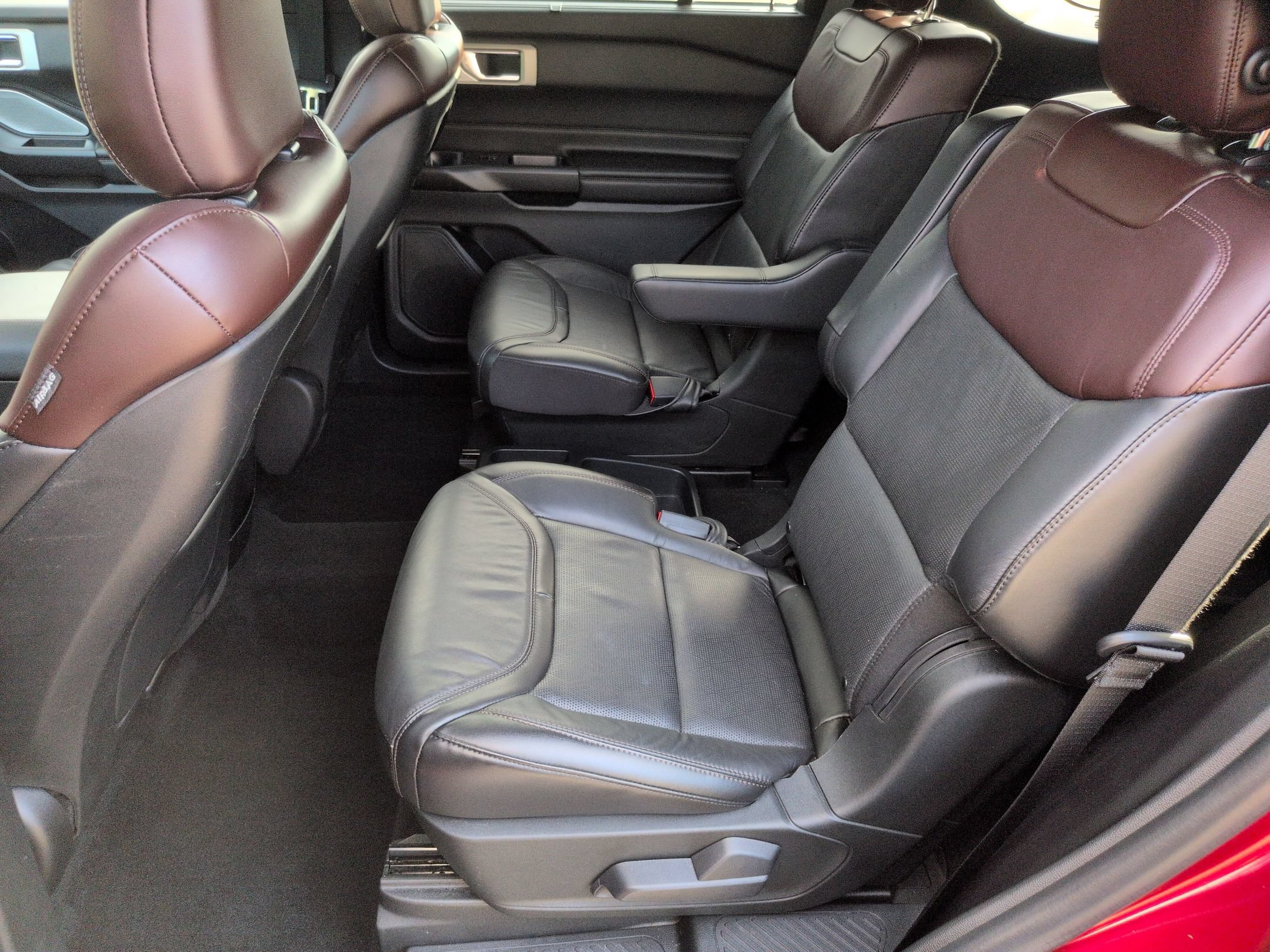 Certified 2020 Ford Explorer Platinum w/ Premium Technology Package AWD/4WD image 31