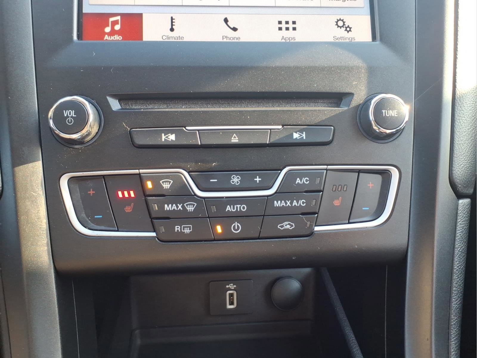 Certified 2018 Ford Fusion SE w/ Equipment Group 201A image 18