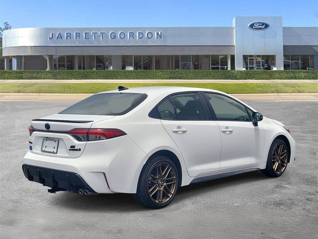 Used 2024 Toyota Corolla SE w/ Convenience Package FWD image 4