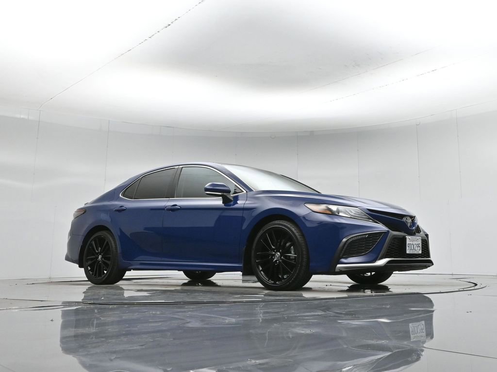 Used 2023 Toyota Camry XSE FWD image 4