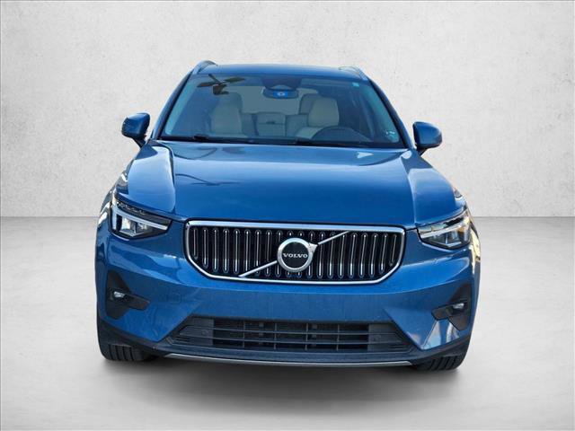 Used 2023 Volvo XC40 B5 Plus image 7