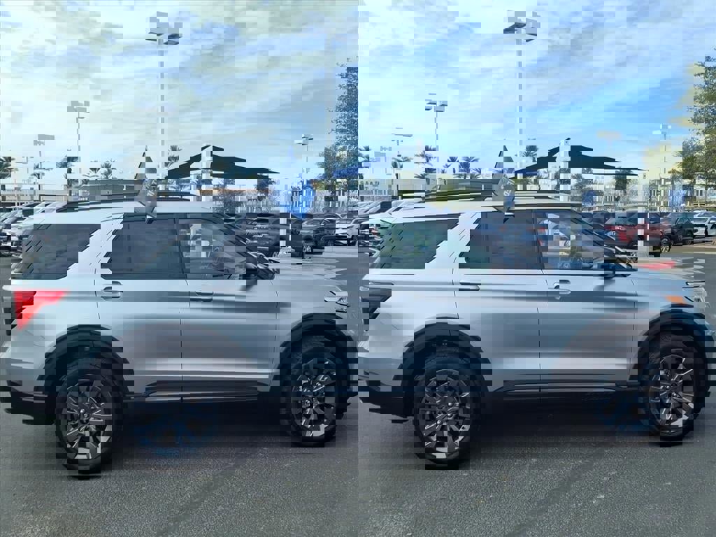 Certified 2023 Ford Explorer XLT w/ Equipment Group 202A image 6