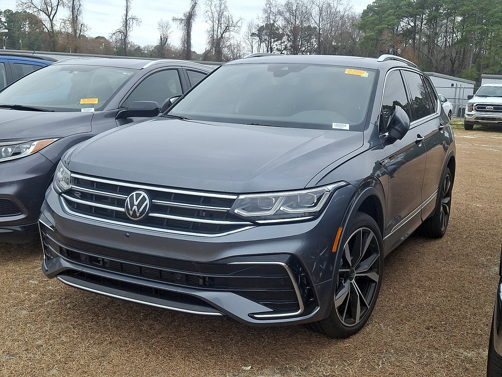 Used 2024 Volkswagen Tiguan SEL R-Line image 3