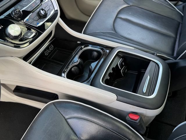 Used 2023 Chrysler Pacifica Limited FWD image 30