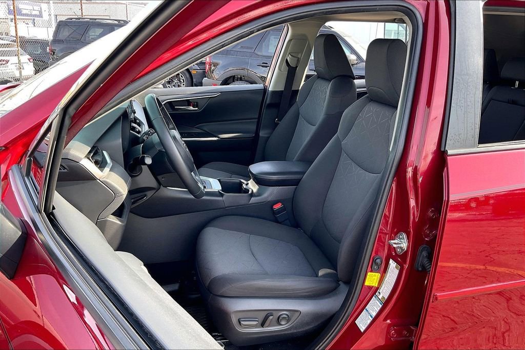 Used 2022 Toyota RAV4 XLE image 23