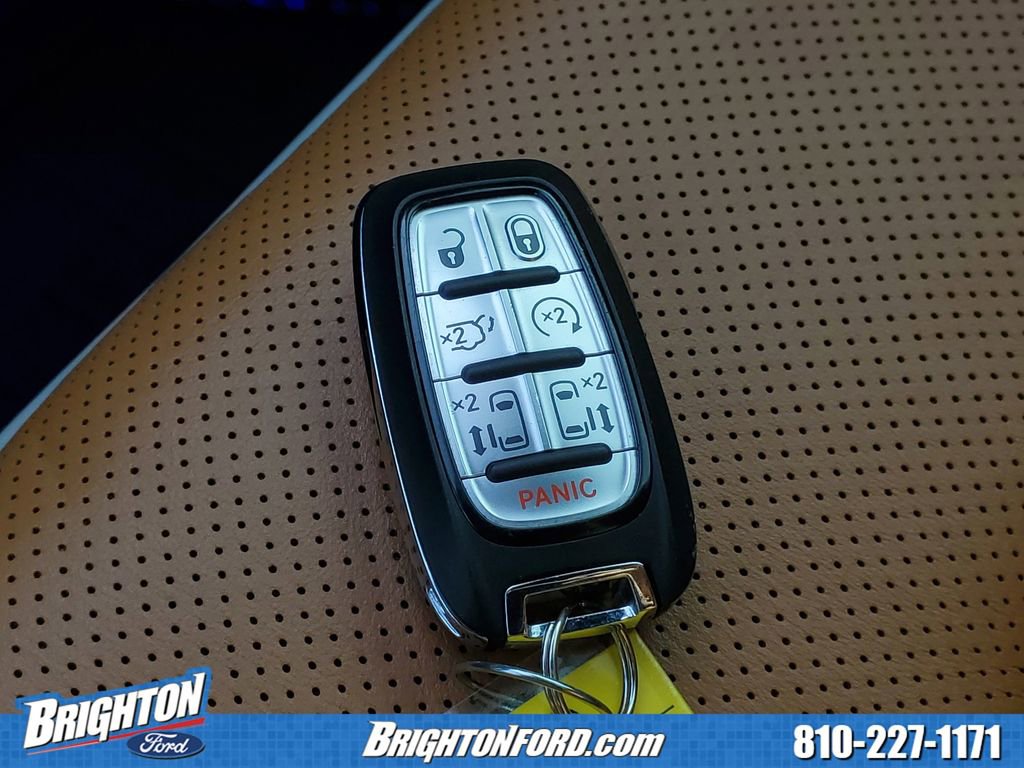 Used 2021 Chrysler Pacifica Pinnacle AWD/4WD image 35