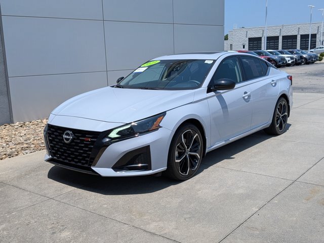 Used 2023 Nissan Altima 2.5 SR w/ SR Premium Package FWD image 8