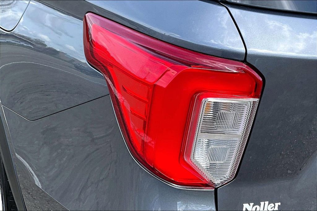 Certified 2021 Ford Explorer XLT w/ Equipment Group 202A image 31