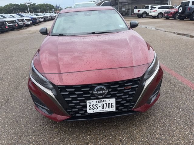 Used 2023 Nissan Altima 2.5 SR w/ SR Premium Package AWD/4WD image 2