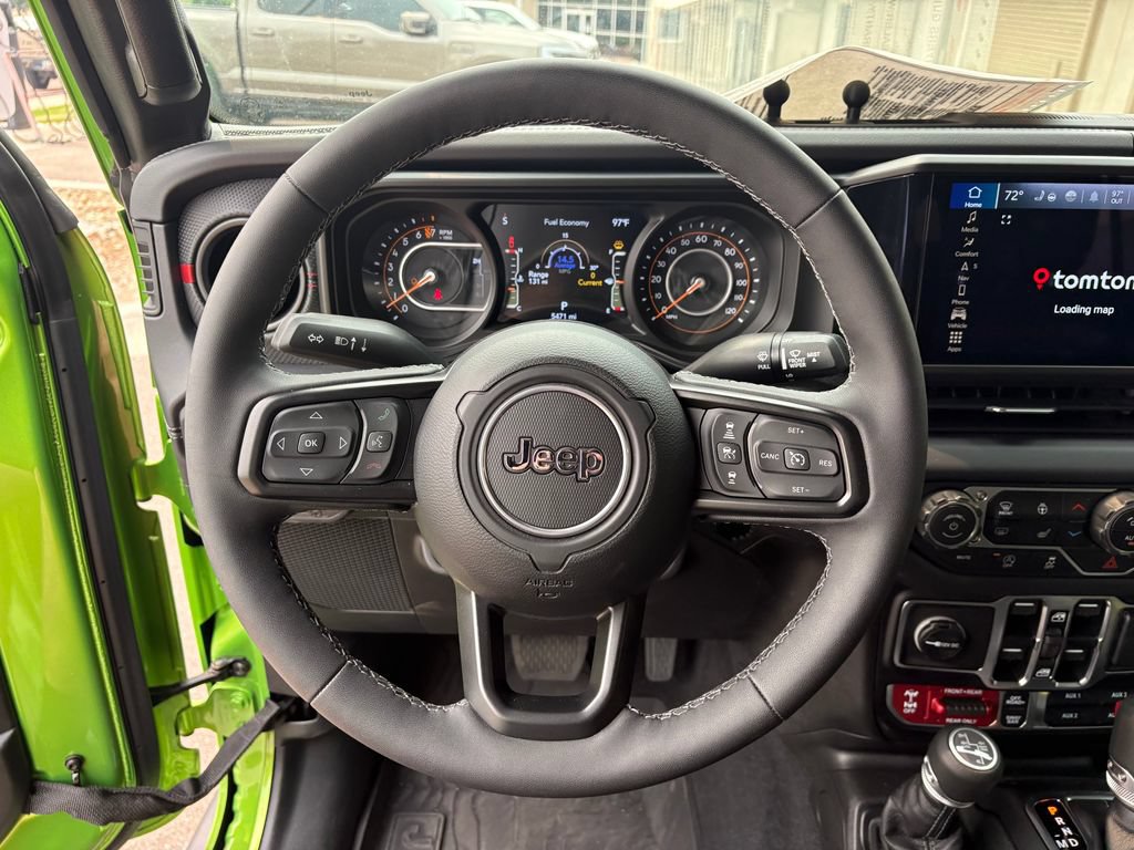 Used 2025 Jeep Gladiator Rubicon AWD/4WD image 19