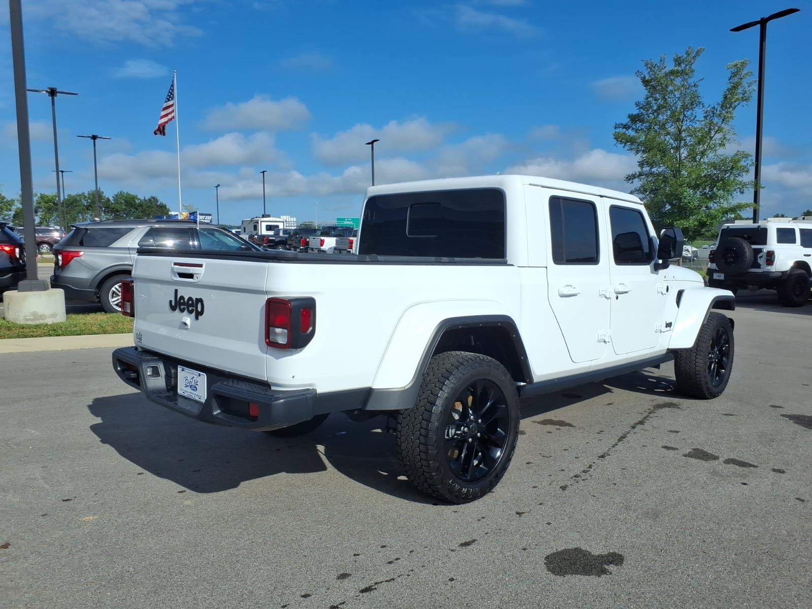 Used 2025 Jeep Gladiator Sport AWD/4WD image 3