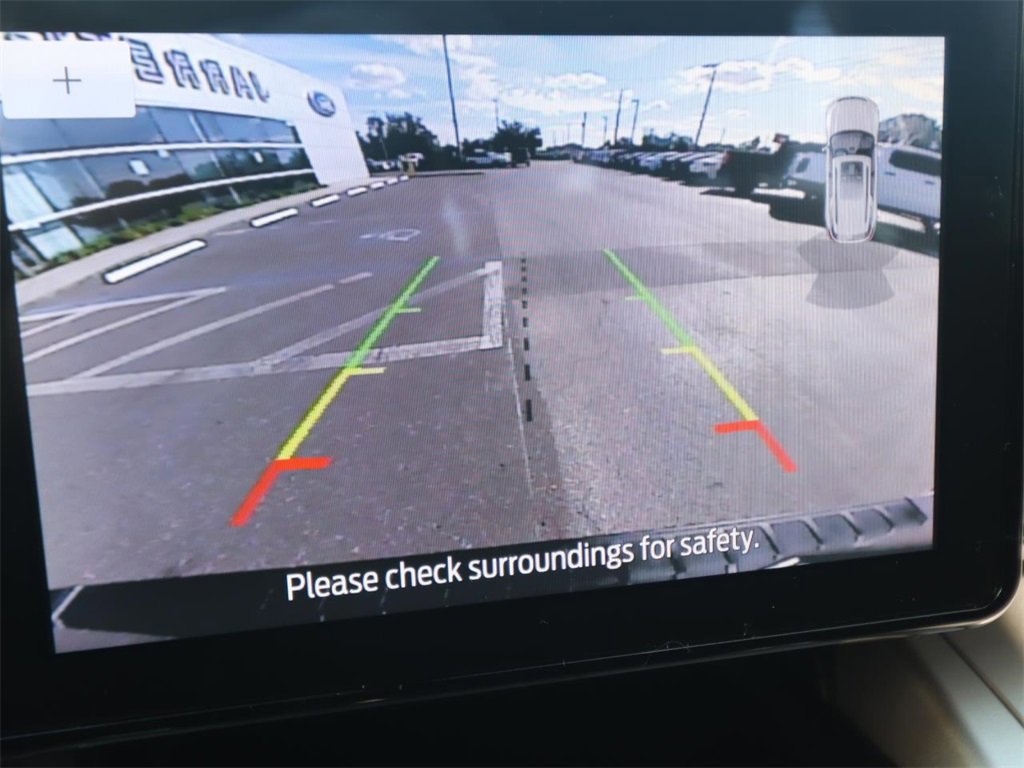 Certified 2022 Ford Explorer XLT image 9