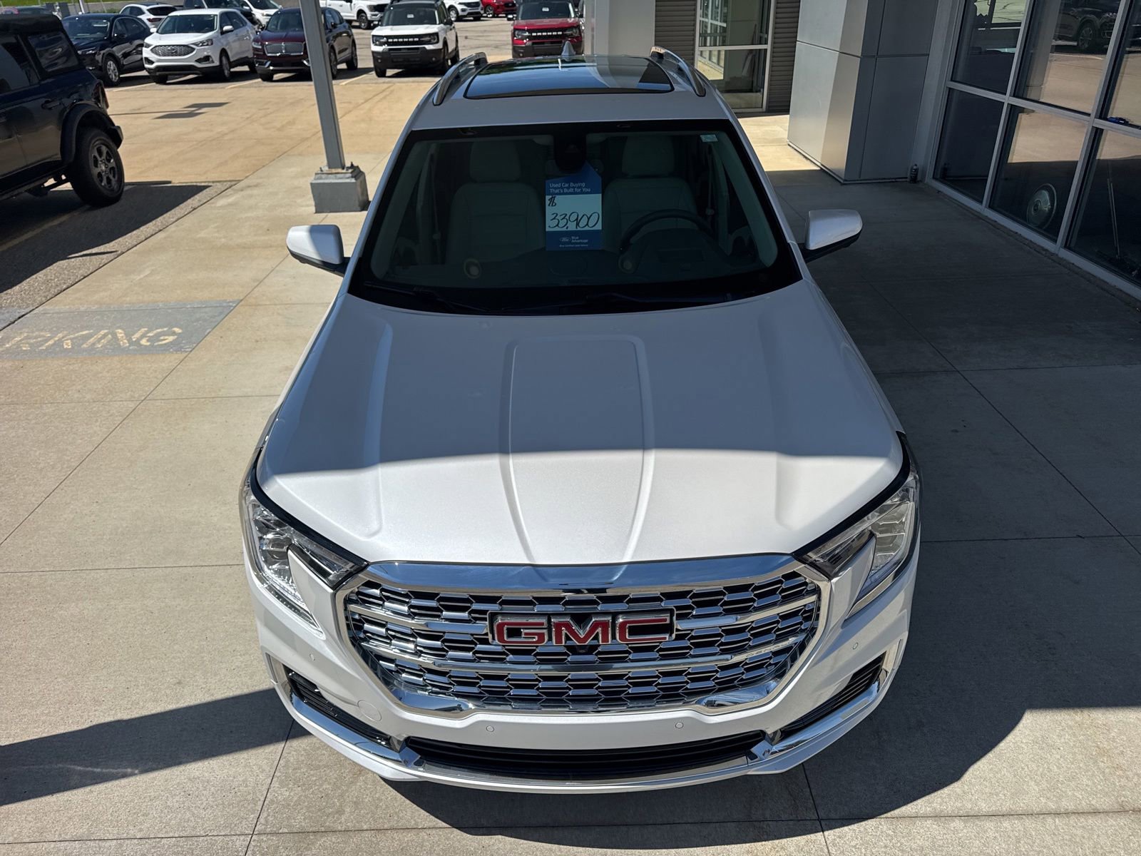 Used 2024 GMC Terrain Denali w/ Denali Premium Package AWD/4WD image 12