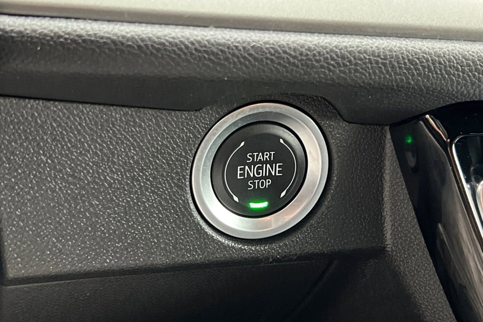 Used 2024 Chevrolet Traverse LT image 24