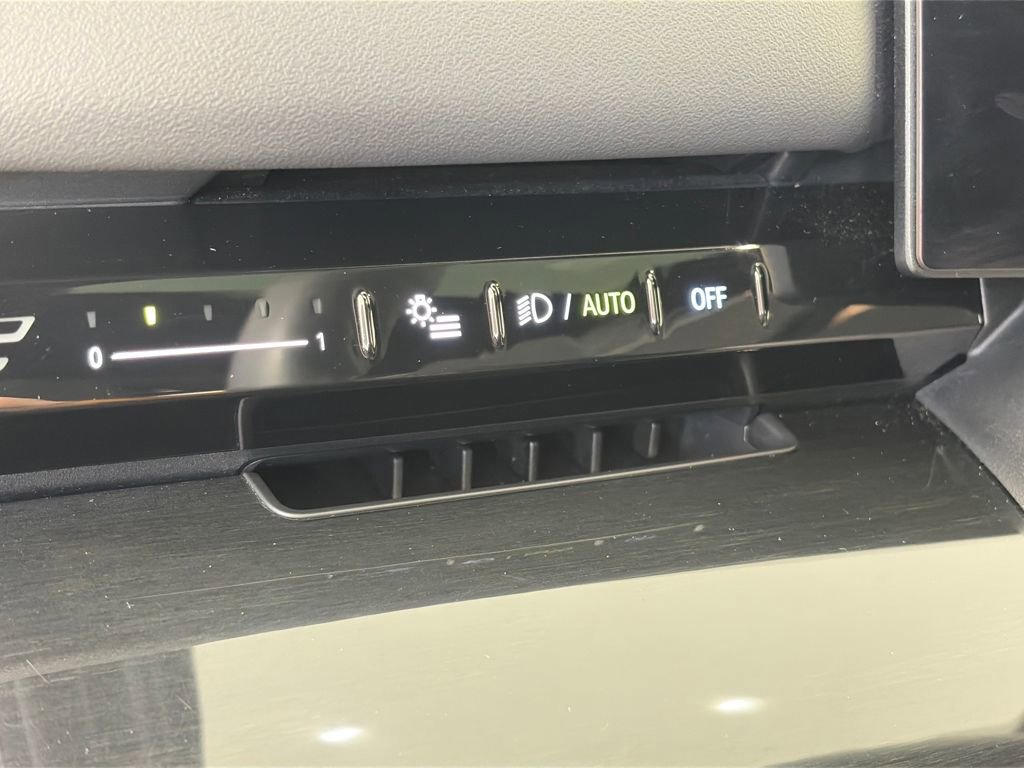 Used 2024 BMW 530i xDrive image 23