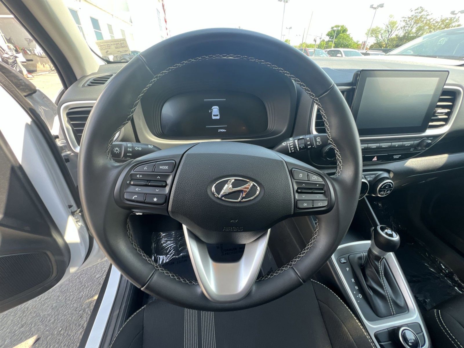 Used 2025 Hyundai Venue SEL FWD image 24