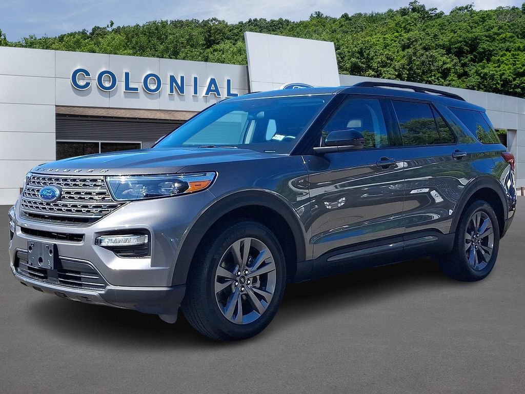 Certified 2023 Ford Explorer XLT w/ Equipment Group 202A AWD/4WD image 3