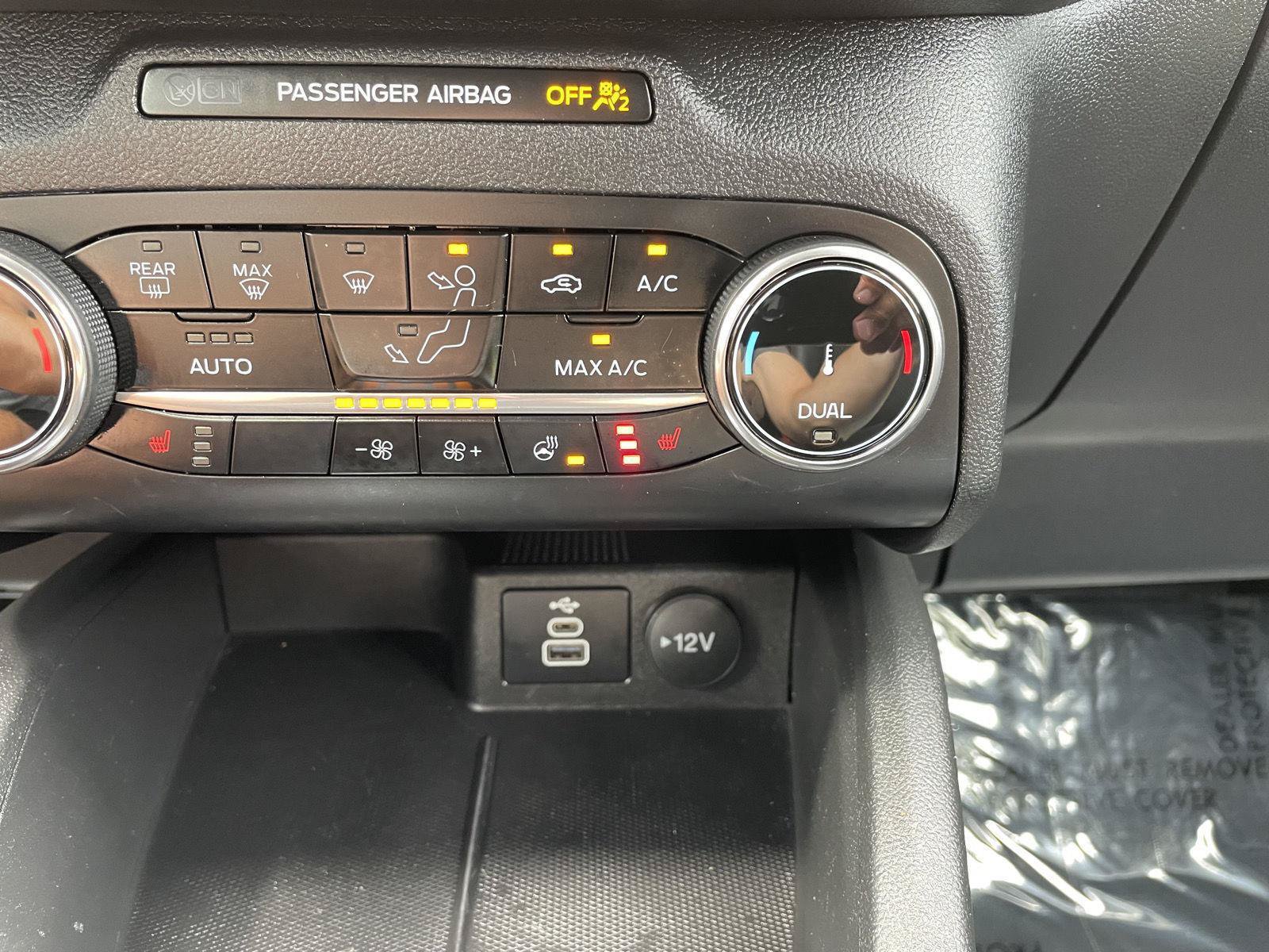 Certified 2025 Ford Escape ST-Line Select AWD/4WD image 27