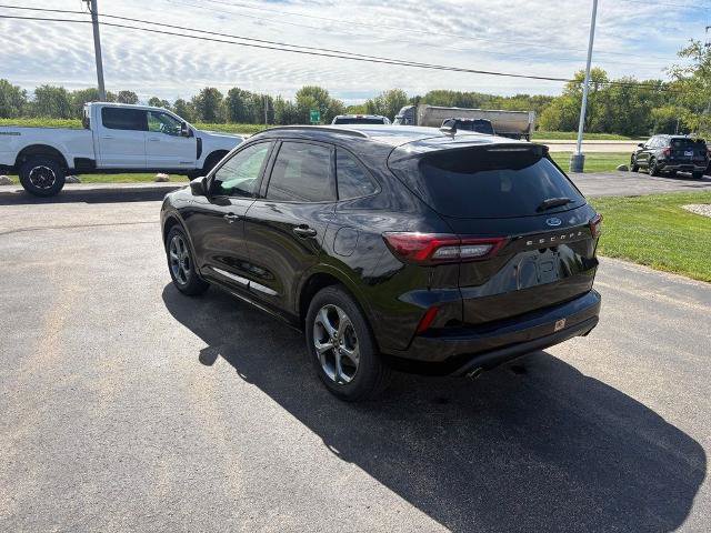 Certified 2023 Ford Escape ST-Line w/ Tech Pack #1 AWD/4WD image 4