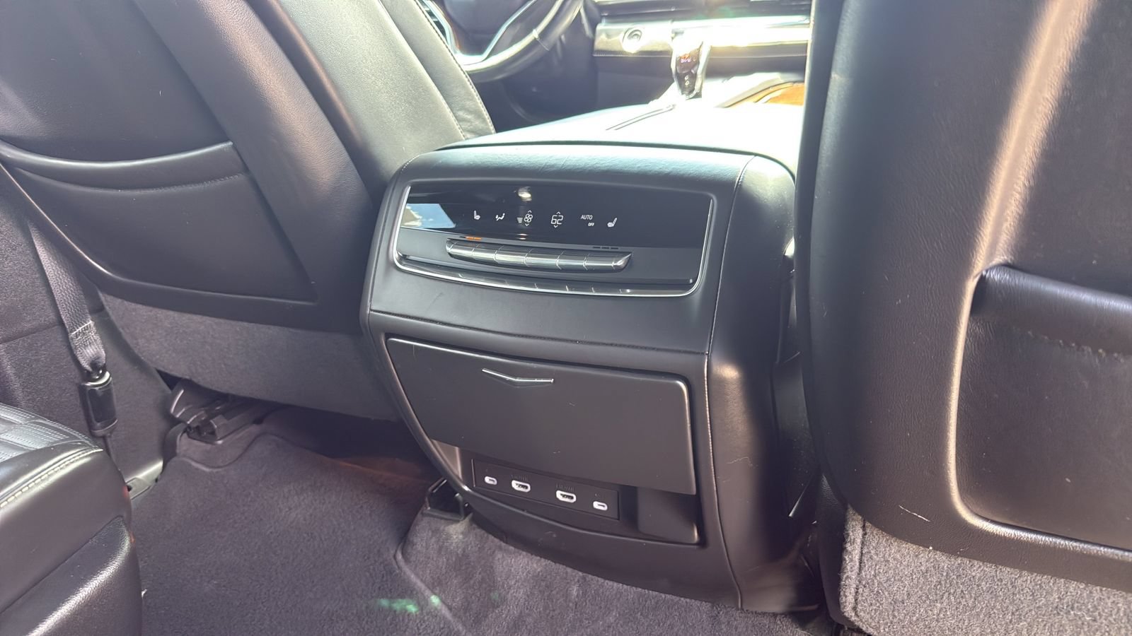 Used 2022 Cadillac Escalade Sport Platinum w/ Heavy-Duty Trailer Package AWD/4WD image 27