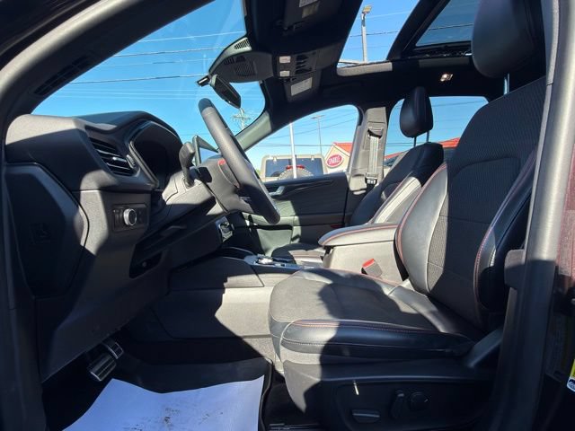 Certified 2023 Ford Escape ST-Line w/ Tech Pack #1 AWD/4WD image 13