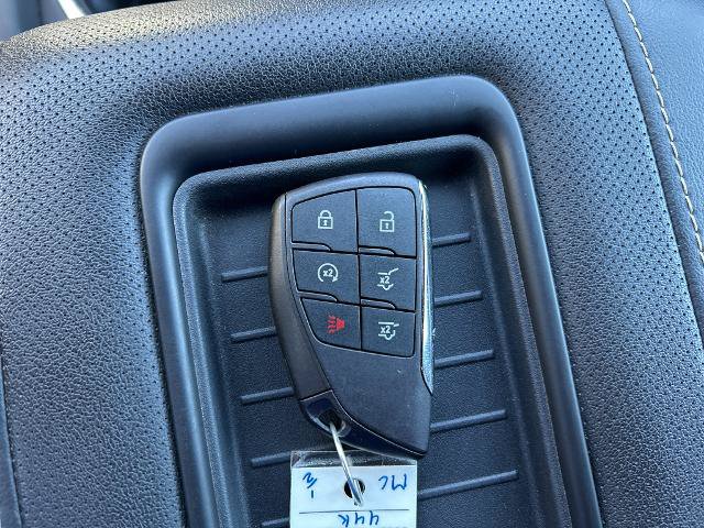 Used 2023 GMC Yukon XL SLT w/ SLT Luxury Package AWD/4WD image 18