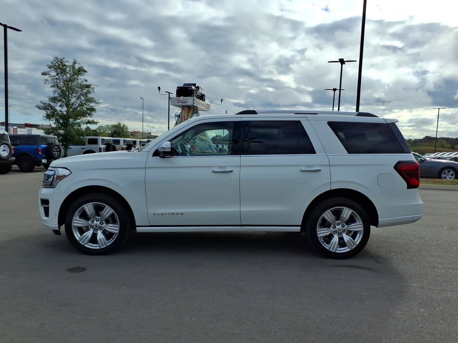 Certified 2024 Ford Expedition Platinum AWD/4WD image 6