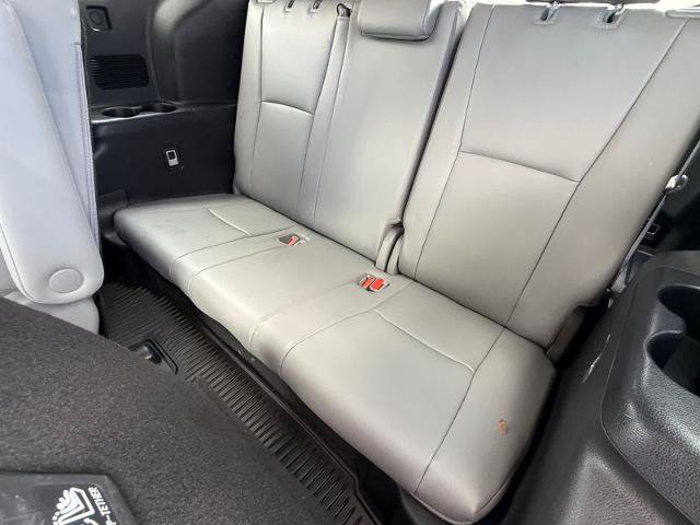 Used 2023 Toyota Highlander XLE AWD/4WD image 11