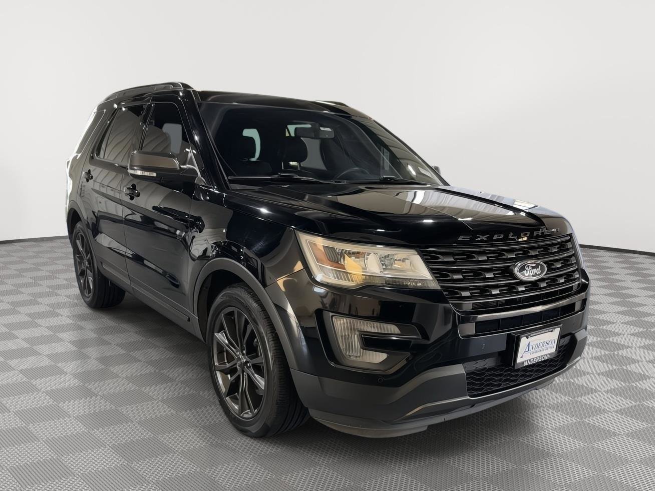 Certified 2017 Ford Explorer XLT w/ Equipment Group 202A FWD image 5