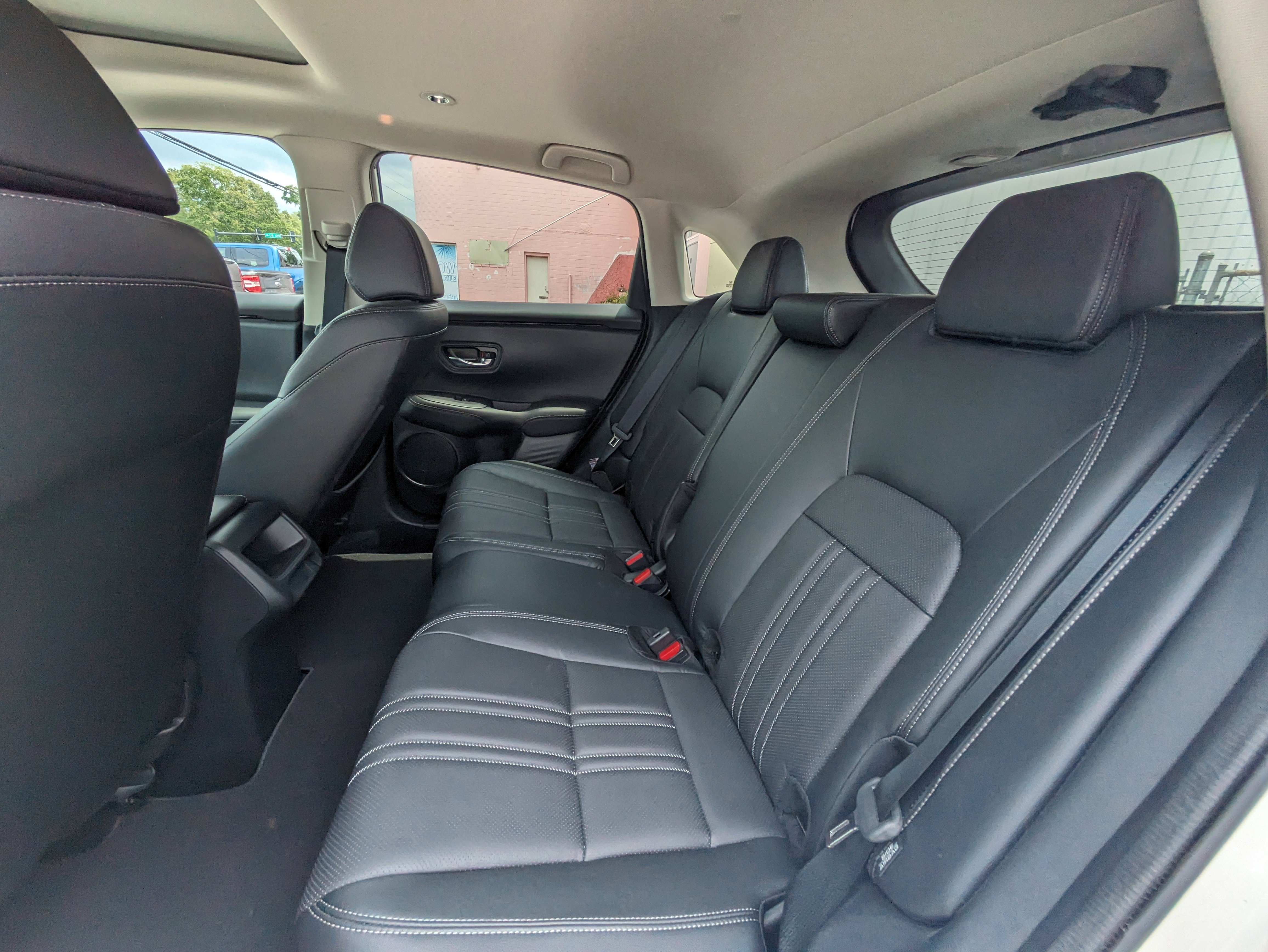 Used 2023 Honda HR-V EX-L image 11
