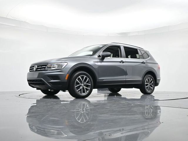 Used 2020 Volkswagen Tiguan SE w/ Panoramic Sunroof Package image 37