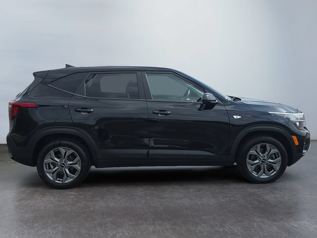 Used 2024 Kia Seltos LX AWD/4WD image 6