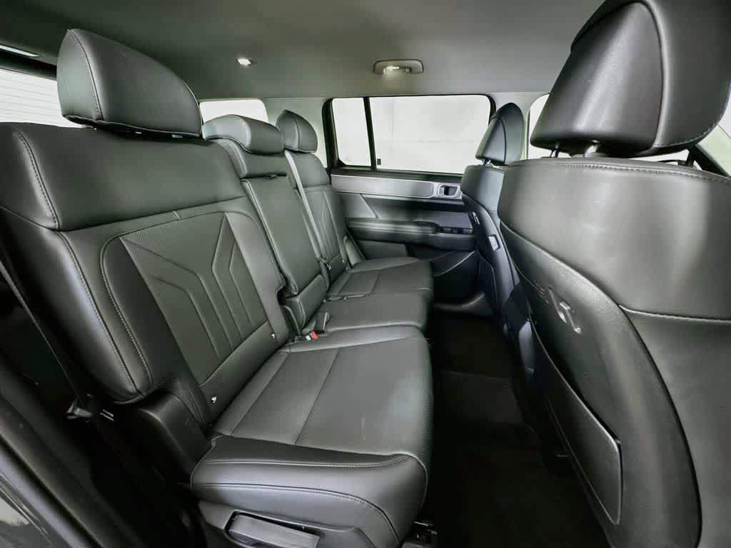 Used 2025 Hyundai Santa Fe SEL FWD image 31
