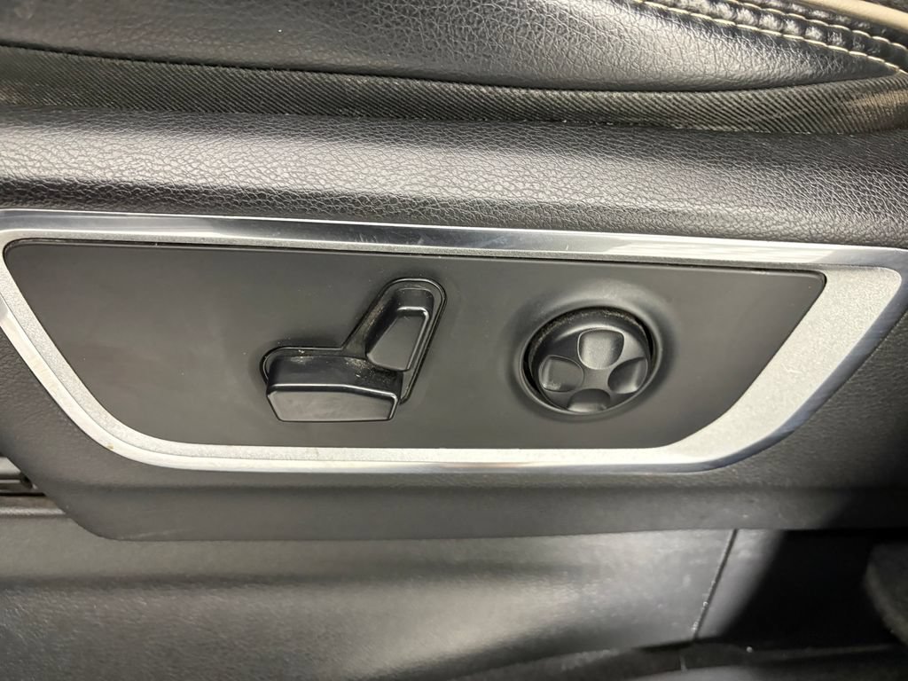 Used 2019 RAM 1500 Laramie AWD/4WD image 15