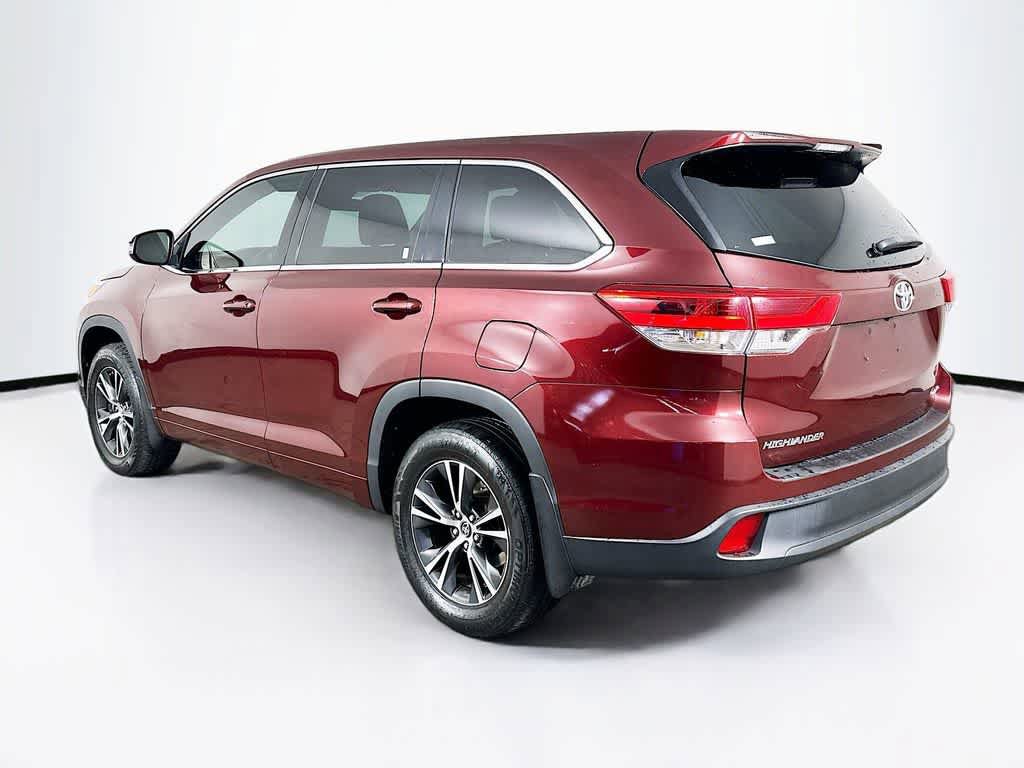 Used 2018 Toyota Highlander LE w/ Carpet Mat Package (TMS) AWD/4WD image 4
