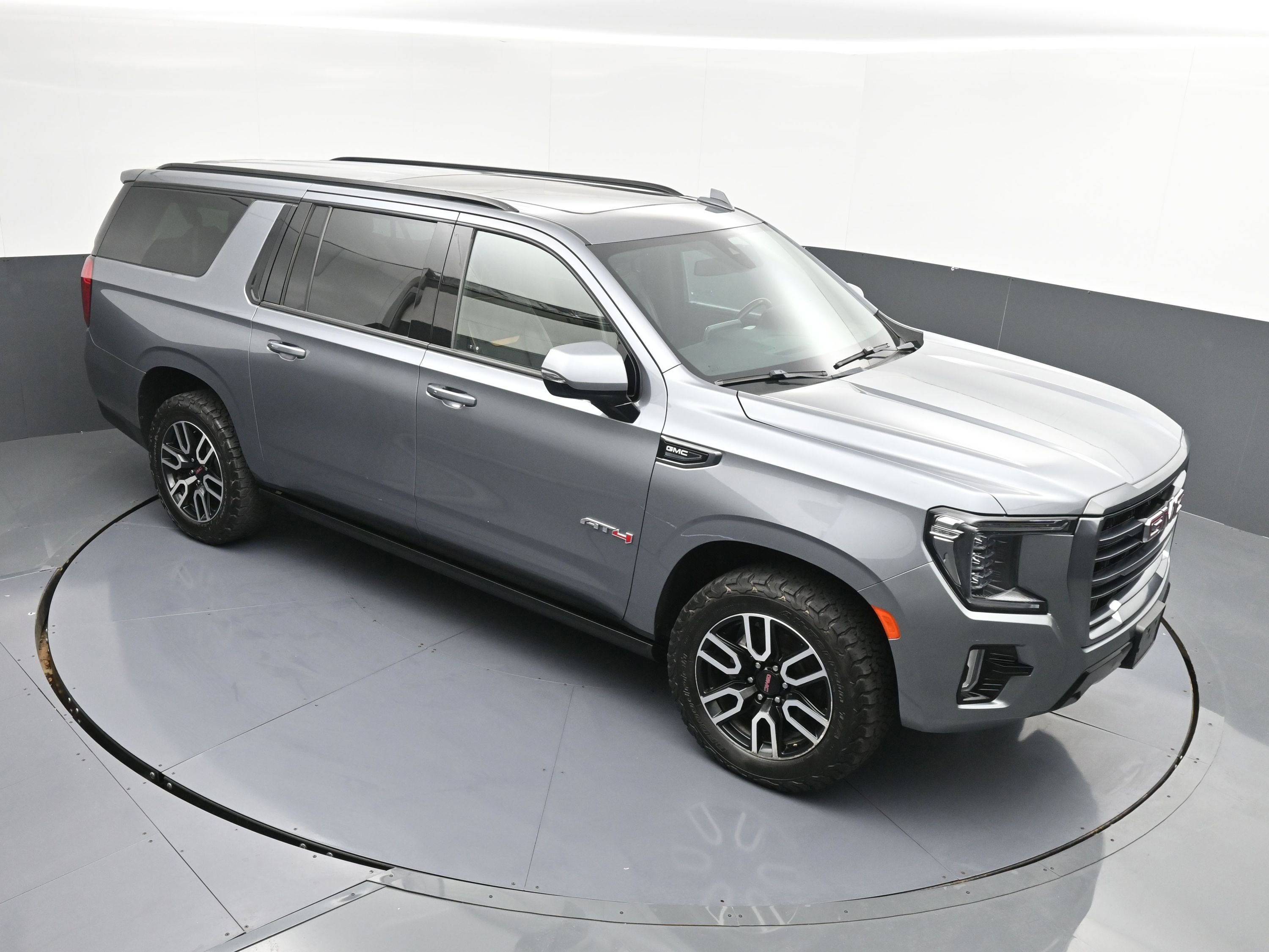 Used 2022 GMC Yukon XL AT4 image 22